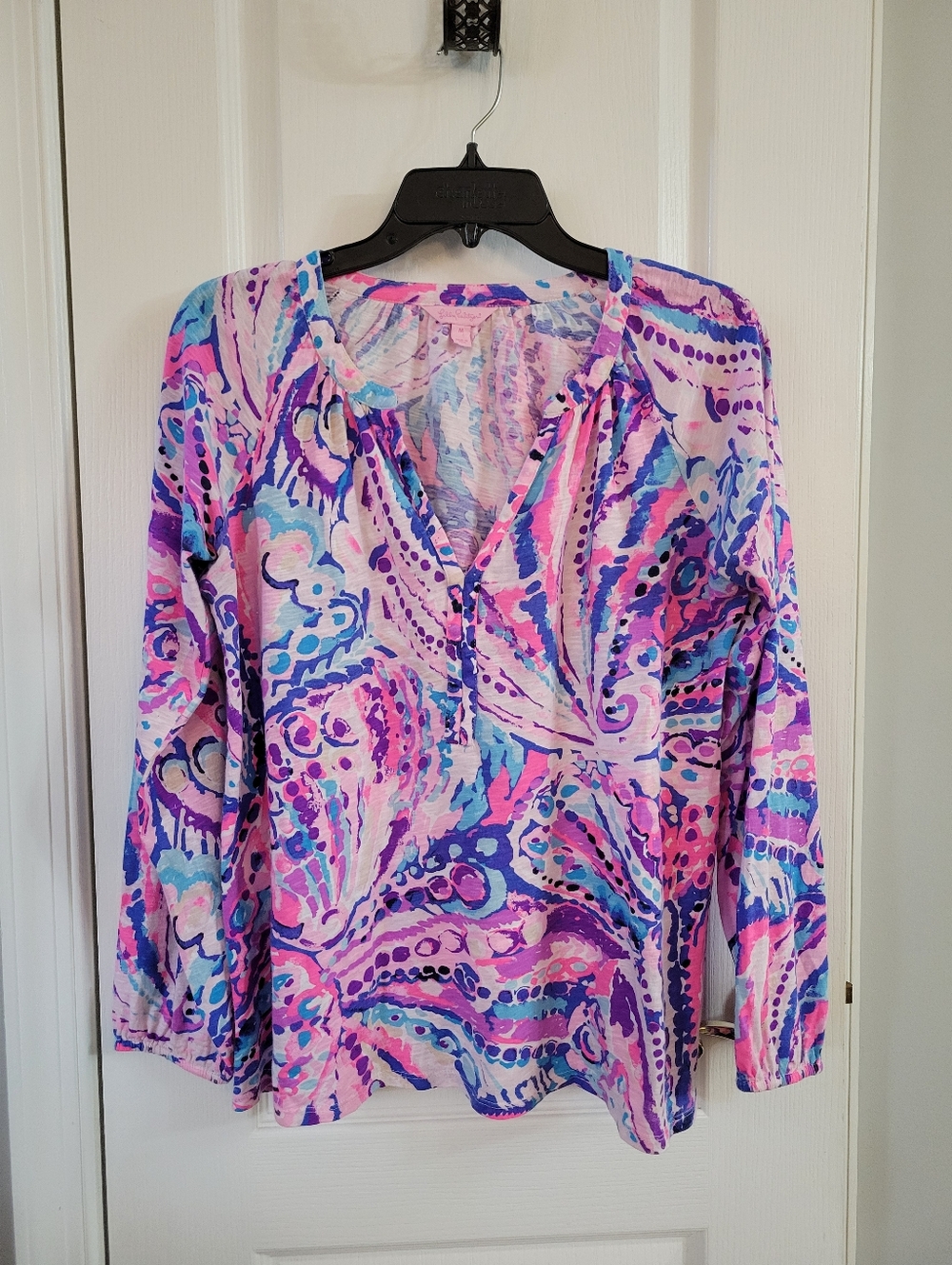 Lilly Pulitzer Meg Long Sleeve V-Neck Top in Colony Coral Shell Out Medium Shirt